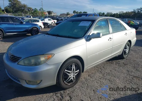 2005 Toyota Camry Xle z USA, uszkodzony, nr VIN 4T1BE32K15U075747